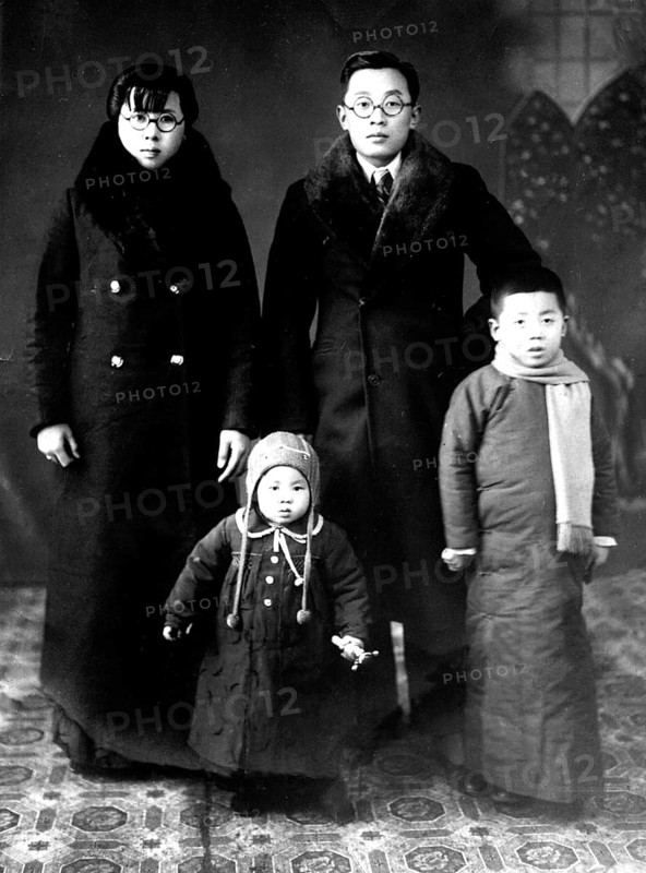 Chinese bourgeois family, 1940