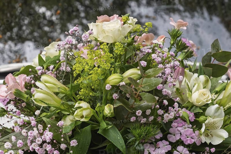 Flower arrangement on a bridal car, wedding car, raindrops, rain, MÃ¼nsterland, North Rhine-Westphalia, Germany