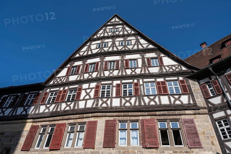Detailansicht von einem historischen Fachwerkhaus, Sektkellerei Kessler, ehemaliger Speyrer Pfleghof in der Esslinger Altstadt, Esslingen am Neckar, Landkreis Esslingen, Baden-WÃ¼rttemberg, Deutschland