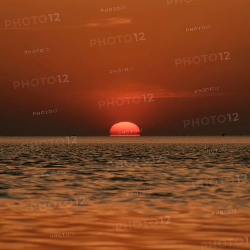 When the red sun sinks into the sea... Cuxhaven, North Sea, sunset in calm weather, glowing red fireball, sun sets fiery red over the sea, sinks into the sea, atmospheric picture, local nature, Lower Saxony Wadden Sea National Park, North Sea near Cuxhaven, Duhnen, Lower Saxony, Germany, Western Europe