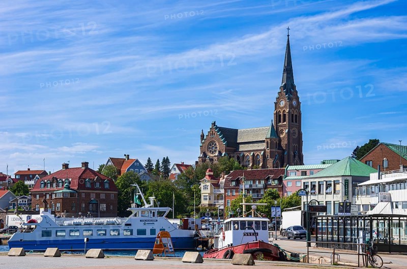 South harbour with house front and church, Lysekil, BohuslÃ¤n, VÃ¤stra Götalands lÃ¤n, Sweden, Scandinavia