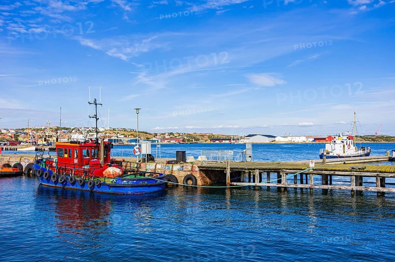 Picturesque scenery of small tugboats in the harbour of Lysekil, BohuslÃ¤n, VÃ¤stra Götalands lÃ¤n, Sweden, Scandinavia