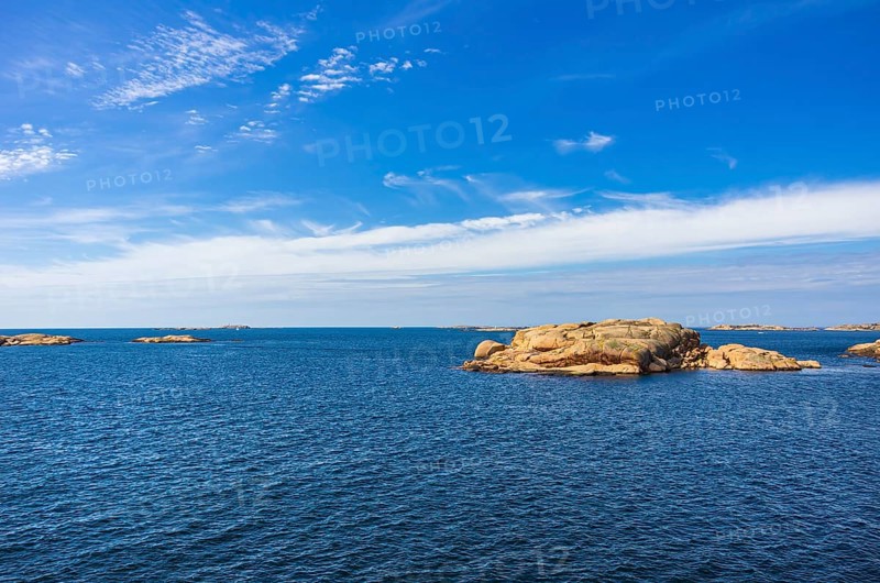Archipelago off the coast of Lysekil, BohuslÃ¤n, VÃ¤stra Götalands lÃ¤n, Sweden, Scandinavia