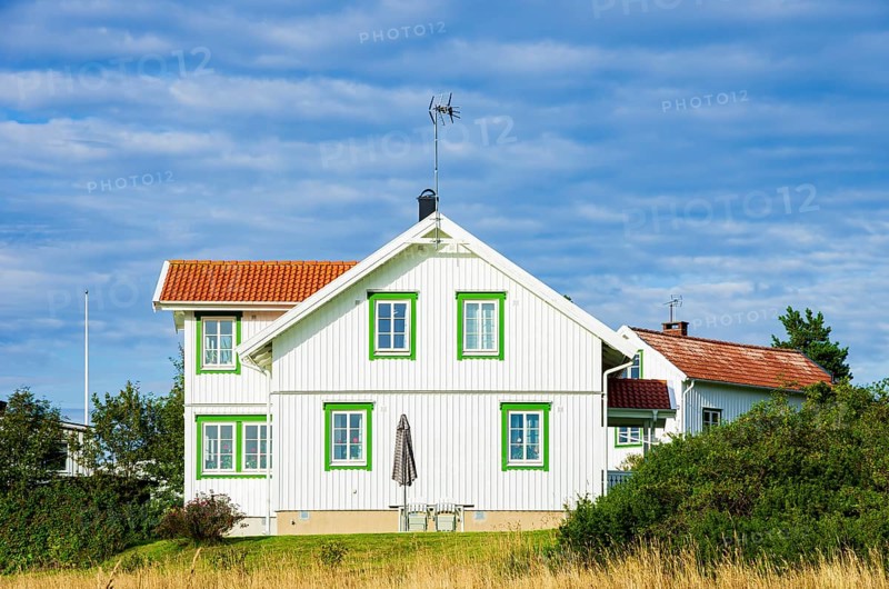 Typical Swedish house near Henan on Orust, BohuslÃ¤n, VÃ¤stra Götalands lÃ¤n, Sweden, Scandinavia