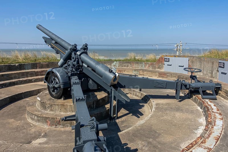 Canon de 12 cm L mle 1931, 120mm Howitzer, Belgian field gun at Saltzwedel-neu Battery, Raversyde Atlantikwall, Atlantic Wall, Raversijde, Belgium