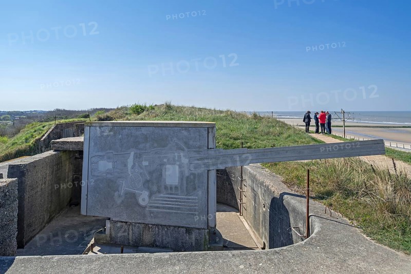 Artillery platform with reconstructed German WW1 gun at Battery Aachen, Raversyde Atlantikwall, Atlantic Wall, Raversijde, West Flanders, Belgium