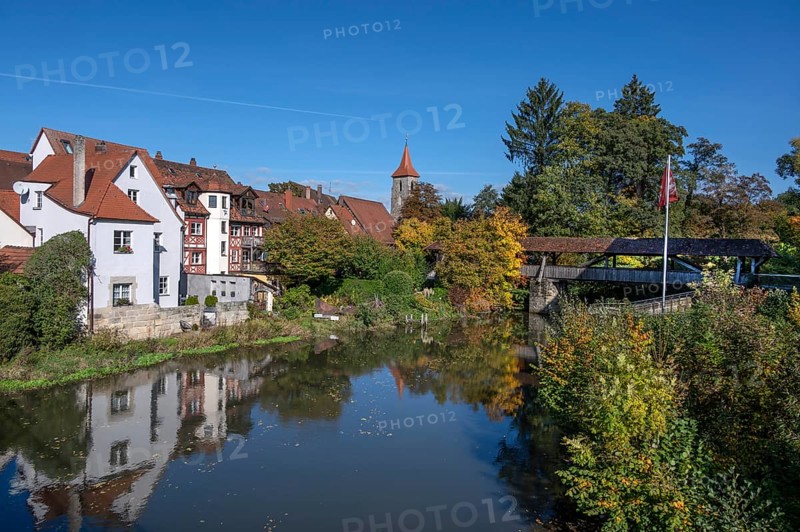 Old town houses located on the Pegnitz, on the right the bridge to Wenzelburg, Kaiserburg, Lauf an der Pegnitz, Middle Franconia, Bavaria, Germany