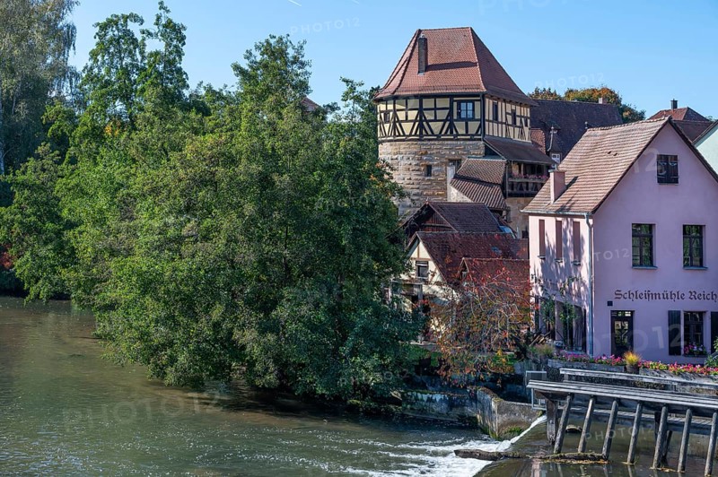 The Jewish Tower, former part of the city wall 1430, on the right the Schleifmühle mentioned in 1541, Höllgasse, Lauf an der Pegnitz, Middle Franconia, Bavaria, Germany