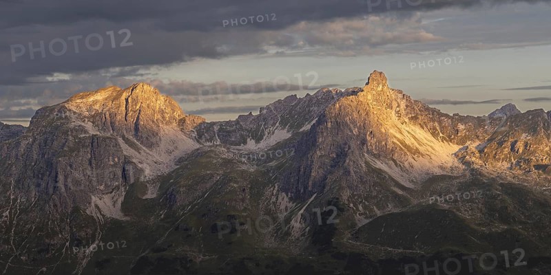 Sunrise on the Mindelheim via ferrata, a mountain range with the three sheep alpine heads up to the Fiderescharte, 2214 m, Allgäu Alps, Bavaria, Germany
