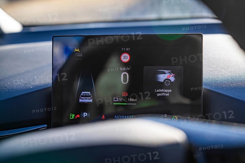Digital display in the vehicle shows speed and charging data in a stylish presentation, MG4 electric car, Deer e-Carsharing, Calw, Germany