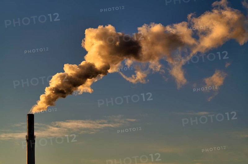 View of EnBW power plant and waste incineration plant Stuttgart-Münster, combined heat and power plant, smoke from chimney, sunset, evening mood, Stuttgart, Baden-Württemberg, Germany