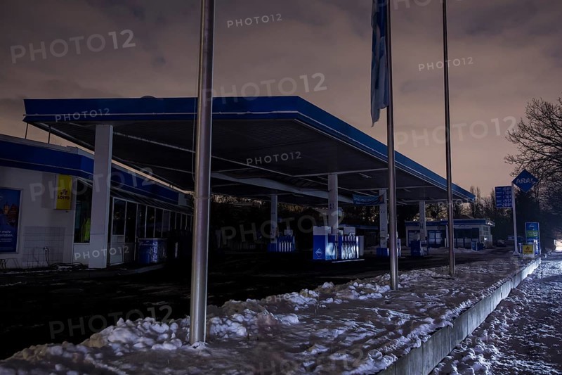 Closed gas station during the extensive power outage in the Steglitz-Zehlendorf district, Berlin, 06.01.2026