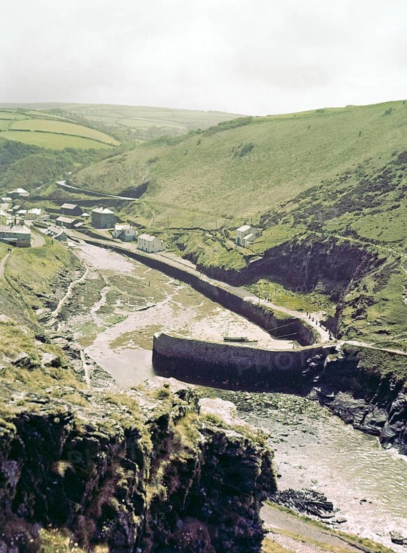 River Valency river mouth, harbour wall at fishing port village of Boscastle, Cornwall, England, UK