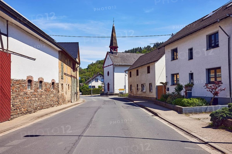 Church of St. Roch and Sebastian, general development, residential building, hill, forest, blue sky, cirrus clouds, cirrostratus clouds, street main street, Insul, Ahrweiler district, Rhineland-Palatinate, Germany