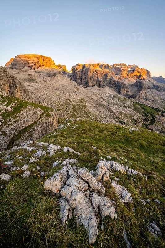 View of rocky mountain peaks of the Brenta Mountains at sunset, Alpenglühen, mountain landscape on the Grosté Plateau, Brenta, Parco Naturale Brenta-Adamello, Trentino, Italy