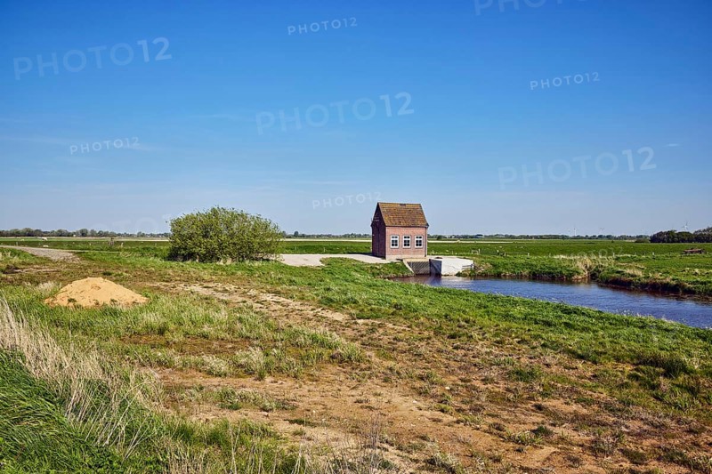 Hunnebüllerkoog, Hunnebüller Sielzug, landscape, pumping plant, Siel, wasteland, grass, sand, bushes, blue sky, cloudless, Risum-Lindholm, North Frisia district, Schleswig-Holstein, Germany
