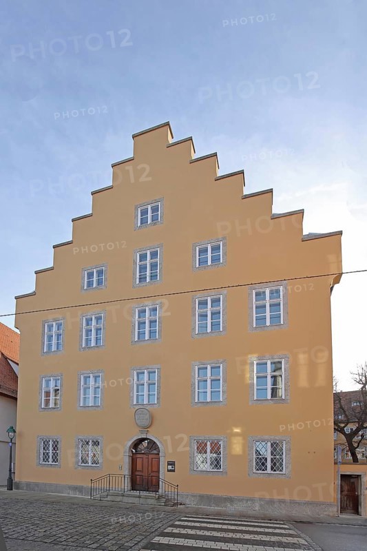 Becksche Buchdruckerei building with stepped gable, Nördlingen, Bavaria, Germany