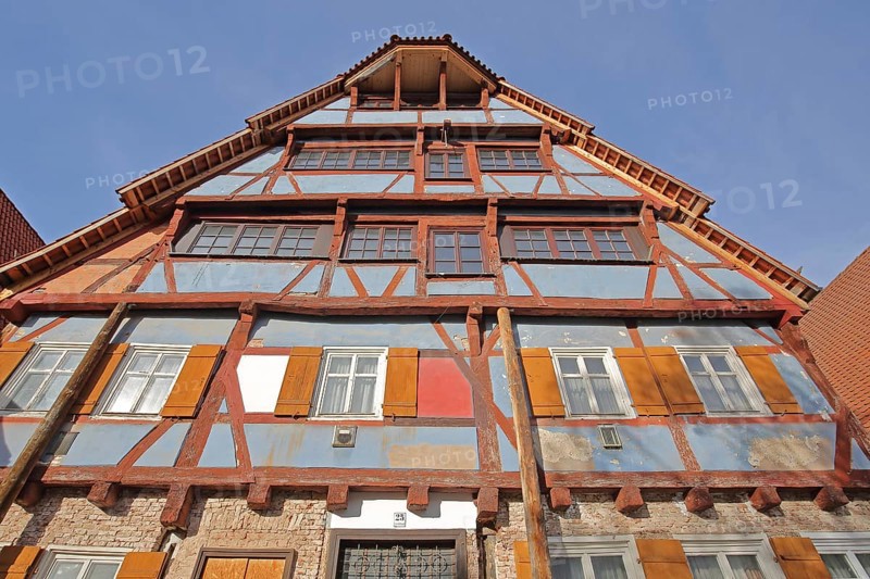 Former tanner house built in 1422, half-timbered house, looking up, gable, Vordere Gerbergasse, Nördlingen, Bavaria, Germany