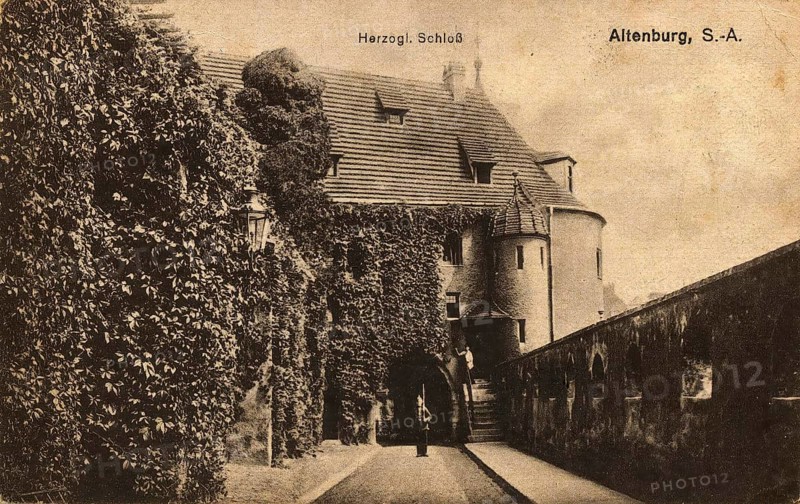 Altenburg, ducal castle, today Altenburger Land district, Thuringia, Germany, postcard, view around 1900 - 1910, historical, digital reproduction of a historical postcard, authentic, public domain, from that time, exact date unknown
