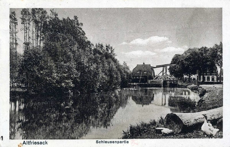 Altfriesack, Schleuse, Amt Friesack is located in the Havelland district on the edge of the Westhavelland nature park Park in Brandenburg, Germany, postcard, view around 1900 - 1910, historical, digital reproduction of a historical postcard, authentic, public domain, from that time, exact date unknown
