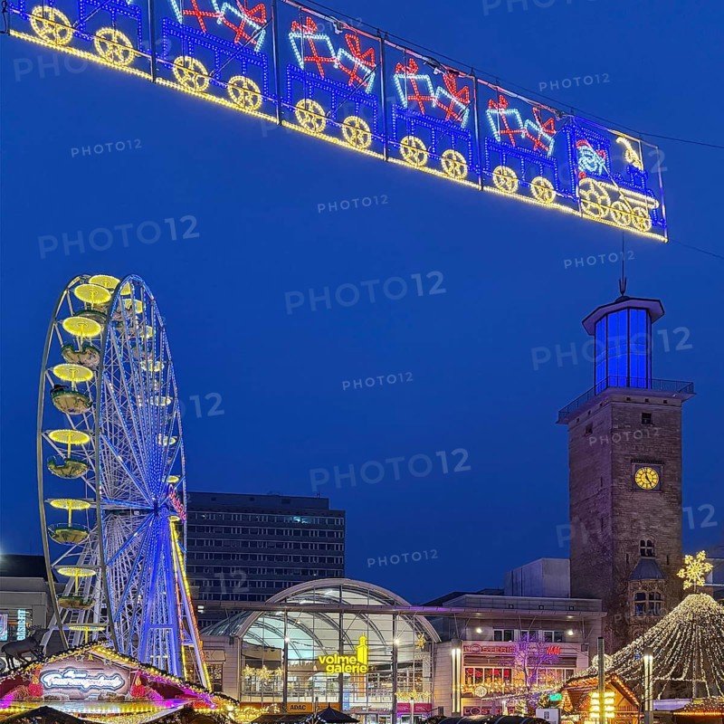 The Ferris wheel at the Christmas market at the Volme Gallery and the Town Hall Tower in the evening, Hagen, Ruhr area, North Rhine-Westphalia, Germany