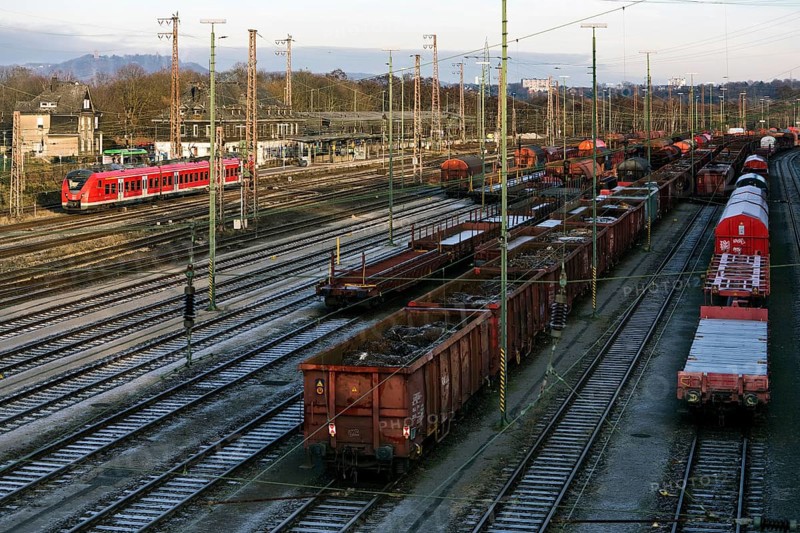Train formation system with freight car and regional express in the Vorhalle district, marshalling yard, infrastructure, Hagen, Ruhr area, North Rhine-Westphalia, Germany