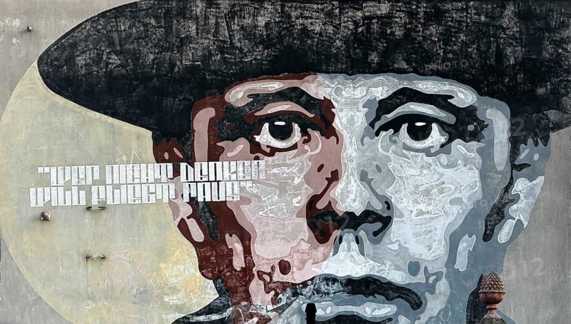 Wall painting of orticanoodles with the portrait of Joseph Beuys and his bon mot Wer nicht denken willt fliegt raus, Düsseldorf, North Rhine-Westphalia, Germany