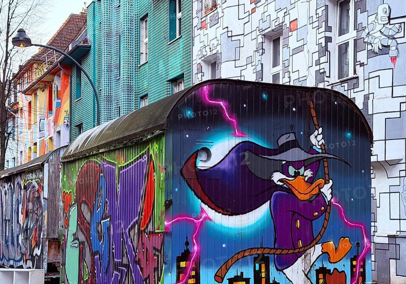 Kiefernstraße with street art and artistically designed construction trailer and street art from the left-wing alternative scene, Flingern, Düsseldorf, North Rhine-Westphalia, Germany