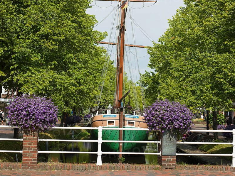 Kuff, flat-bottomed coastal cargo sailor, Margaretha von Papenburg, Main Canal, Papenburg, Emsland, Lower Saxony, Germany