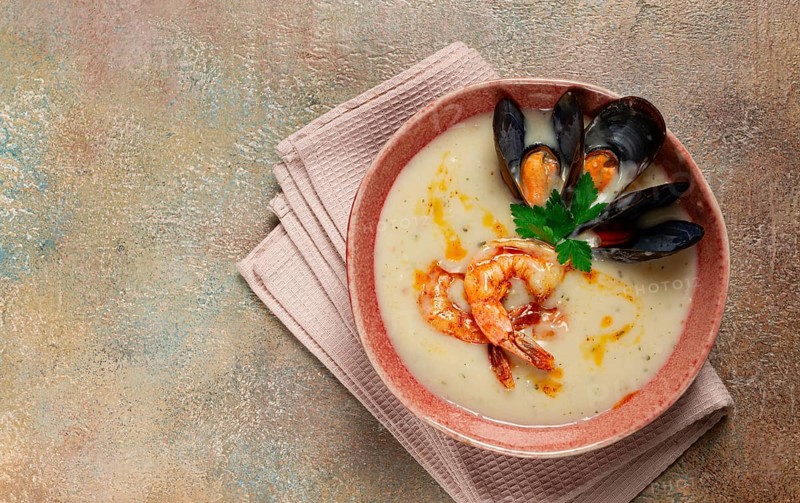 Cream soup, chowder with mussels and shrimp, American cuisine, homemade, no people