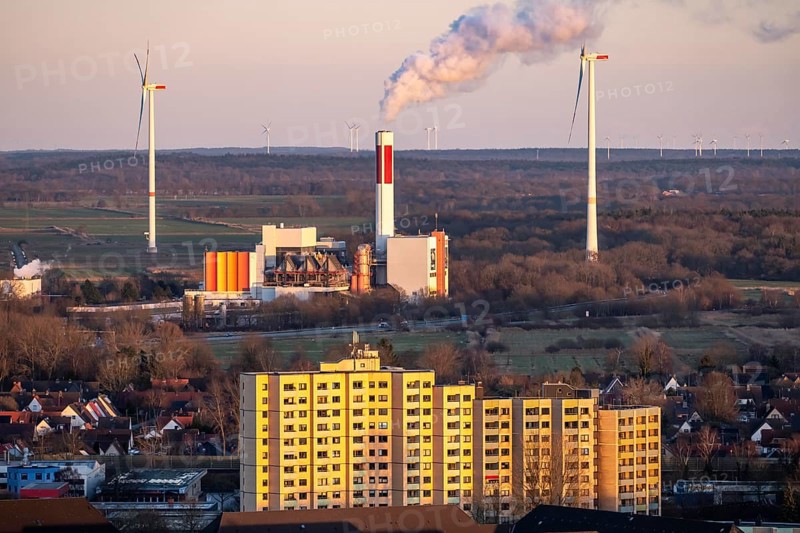 Müll-Heiz-power plant Bremerhaven, waste incineration plant that generates electricity and district heating, the Bremerhaven waste management company, high-rise residential buildings, residential areas