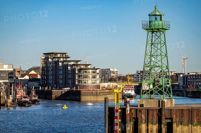 Skyline of Bremerhaven, seen across the Weser, lighthouse at the mouth of the Geeste, harbour of the Weserfäfhre, Seezeichen, Bremen, Germany
