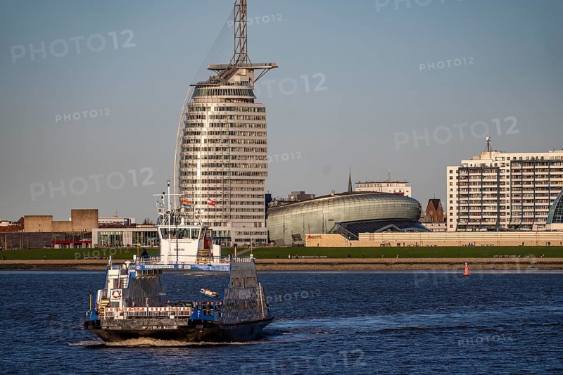 Weser ferry, ferry Nordenham, in the mouth of the Weser, connects Bremerhaven with Nordenham in Lower Saxony, ferry port in the Blexen district, in the background Havenwelten Bremerhaven, Germany