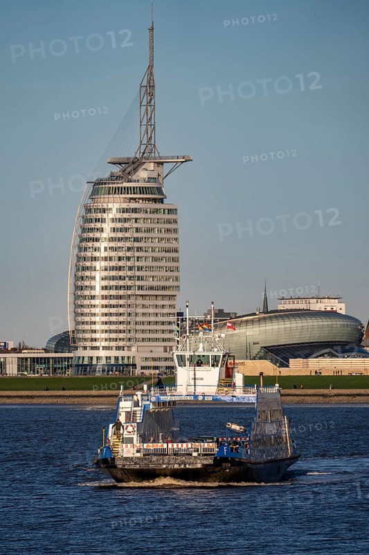 Weser ferry, ferry Nordenham, in the mouth of the Weser, connects Bremerhaven with Nordenham in Lower Saxony, ferry port in the Blexen district, in the background Havenwelten Bremerhaven, Germany
