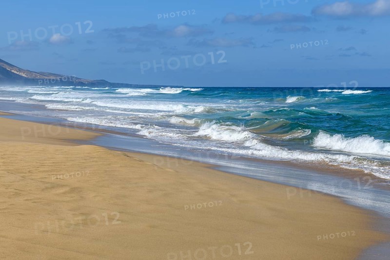 Strong dangerous surf from the Atlantic with waves and undercurrents on the beach on the west coast of Jandia Peninsula, Cofete, Jandia, Las Palmas Province, Fuerteventura, Canary Islands, Spain