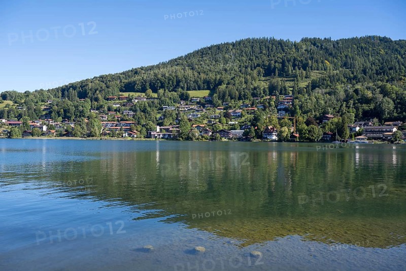 View from Strandbad Rottach-Egern to Tegernsee, reflection in the lake, Upper Bavaria, Bavaria, Germany