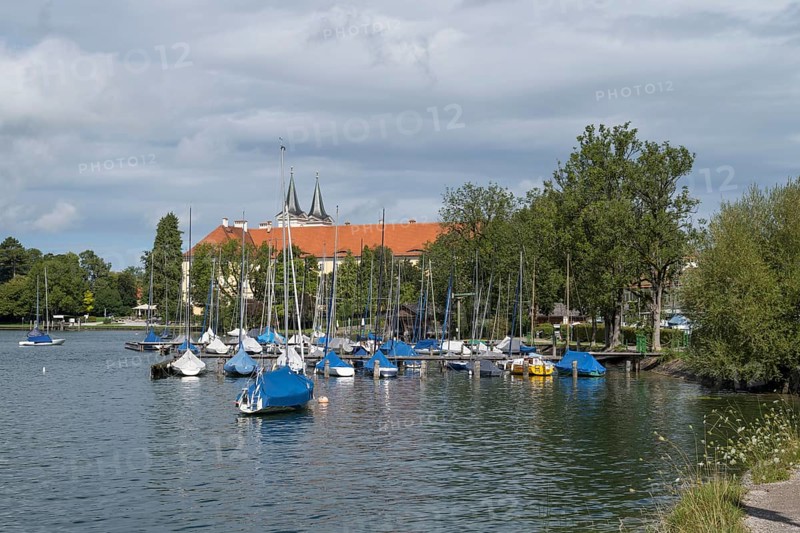 Parish Church of St. Quirinus, Tegernsee Abbey, Castle with Braustüberl, boats on the lake, village Tegernsee, Upper Bavaria, Bavaria, Germany