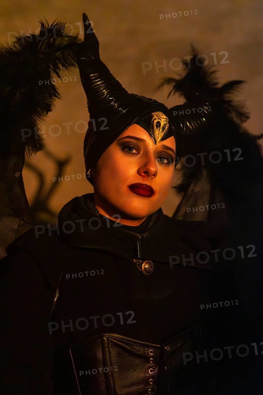 Teufelin, woman with horns, murmurs, winter, Waldburg Castle, Waldburg, Allgäu, Baden-Württemberg, Germany
