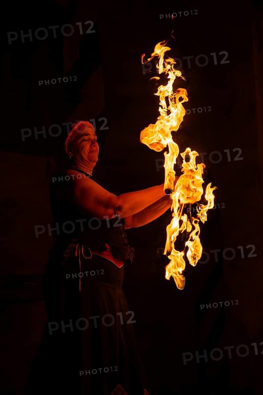 Fakelkranz is moved by woman, Feuer, Raunacht, Winter, Waldburg Castle, Allgäu, Baden-Württemberg, Germany