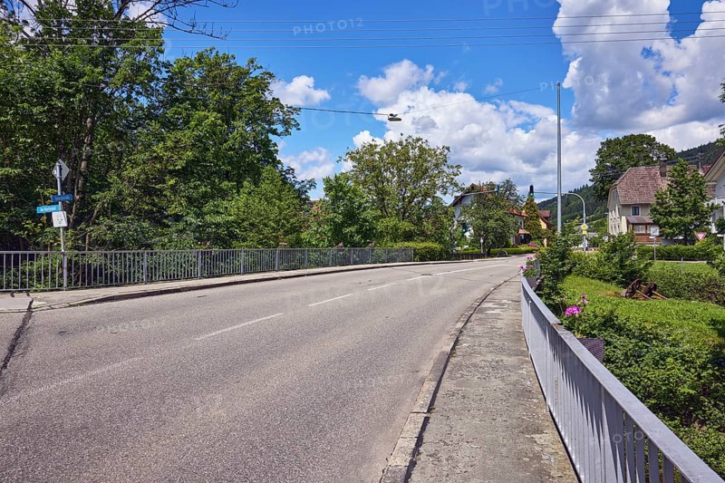 Wilde Gutach river, car bridge and footbridge, houses, sidewalk, lanes, road, hills, hilly landscape, coniferous forest, trees, blue sky, cumulus clouds, Untertalstraße, Simonswald, Black Forest, Emmendingen district, Baden-Württemberg, Germany