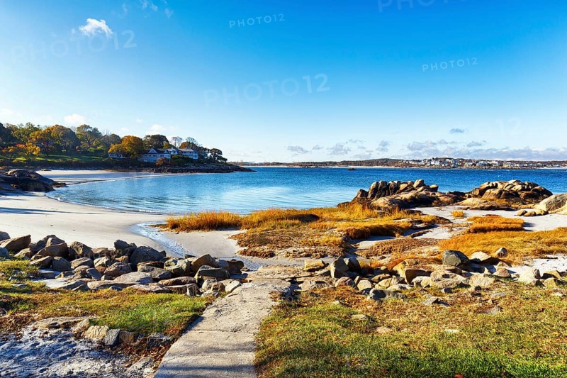 Norwood Heights Beach, Indian Summer, coastline, rocky coastline with private beach for residents in Gloucester, Cape Ann, Massachusetts, Ipswich Bay, New England, USA