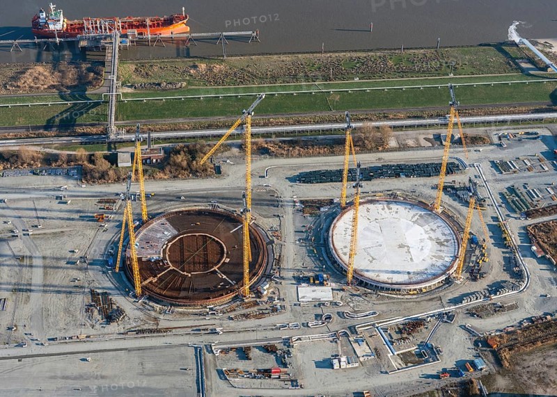 Europe, Germany, Lower Saxony, Stade, LNG, LNG terminal, ports, port, ships, water, ship, shipping, river, traffic, shipping, traffic route, transport, means of transport, North Sea, Elbe, aerial view, aerial photos, aerial view, from, above, overview, logistics, special ship, liquid gas, tank, construction site, new building
