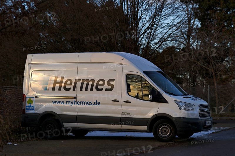 Hermes delivery vehicle, lettering, logo, delivery, parking, parking lot, Stuttgart, Baden-Württemberg, Germany