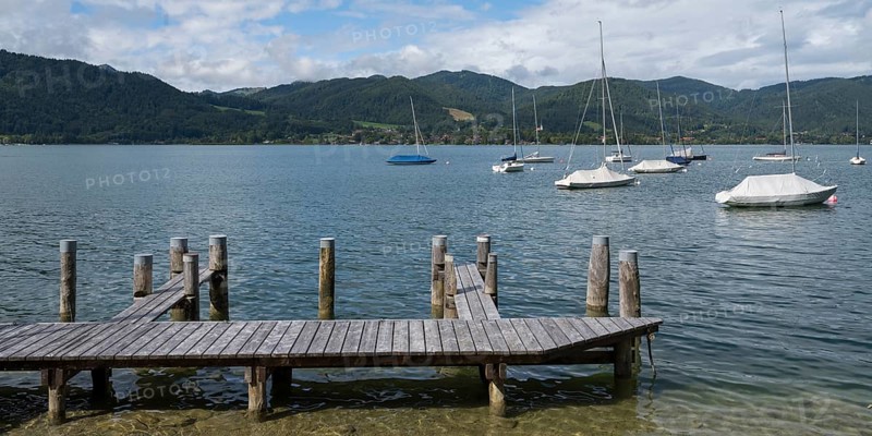 Jetty and boats on Tegernsee, town of Tegernsee, Upper Bavaria, Bavaria, Germany