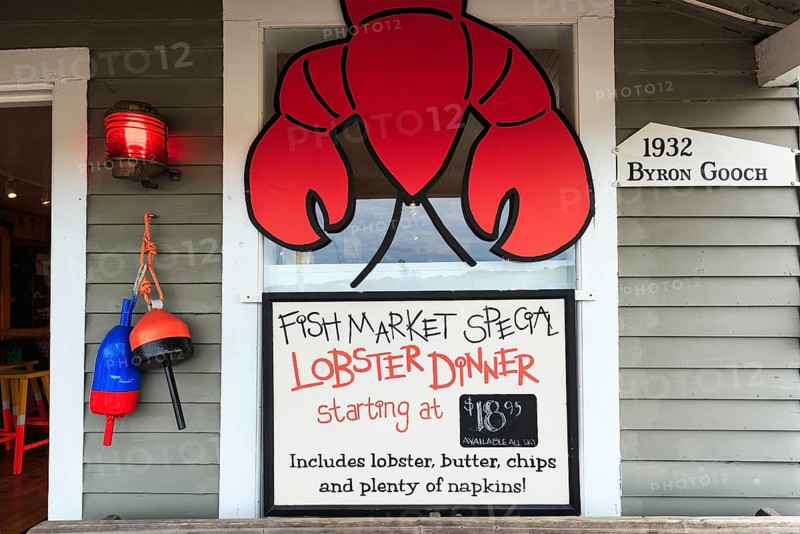 Entrance sign, restaurant, lobster specialty, fish market, decoration, Kennebunkport, Maine, New England, USA