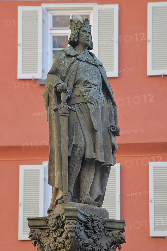 Stone sculpture of the Staufer Emperor Frederick II fountain built in 1561, Holy Roman Empire, King with sword, Kaiser-Friedrich-Brunnen, Kirchbrunnen, Reutlingen, Swabian Jura, Baden-Württemberg, Germany