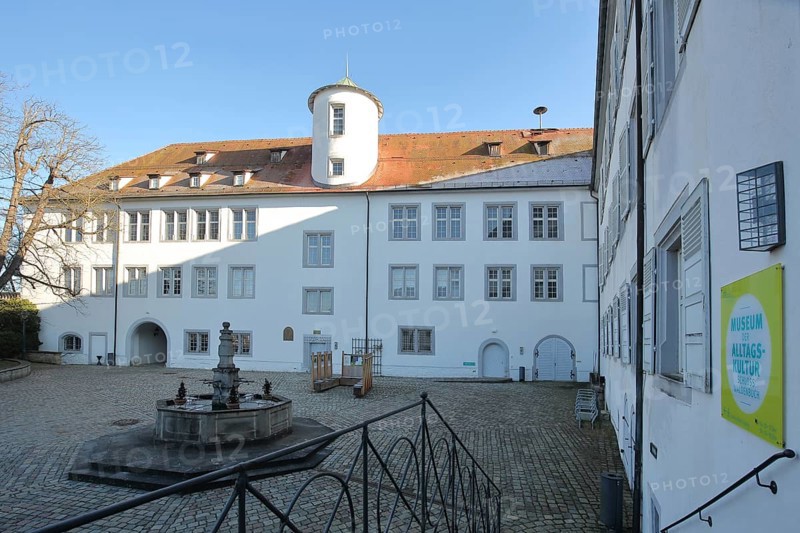 Castle built 14th century courtyard, museum of everyday culture, fountain, Waldenbuch, Baden-Württemberg, Germany