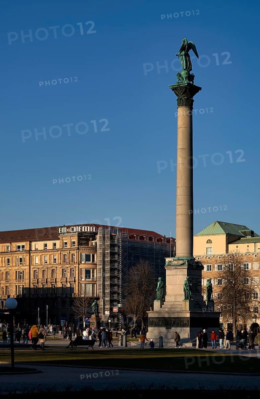 People, passers-by, anniversary column, Concordia, Schlossplatz, Stuttgart, Baden-Württemberg, Germany