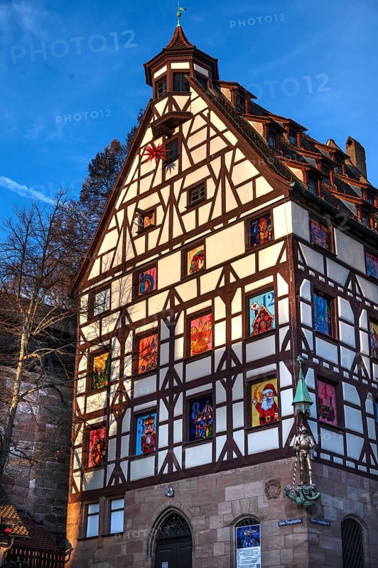 Historic Pilate House with Advent Calendar in the Evening Sun, Beim Tiergärtnertor, Nuremberg, Middle Franconia, Bavaria, Germany