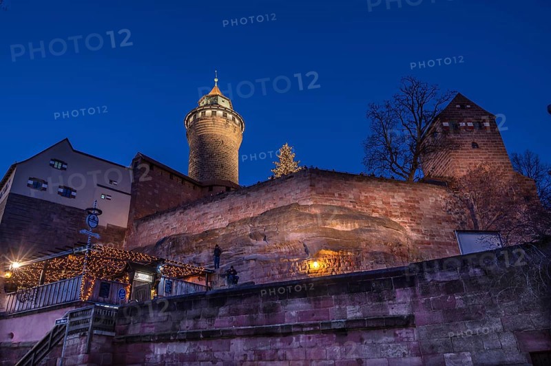 Illuminated Sinwell Tower, built in the 13th century, in the evening sky, Kaiserburg, Nuremberg, Middle Franconia, Bavaria, Germany